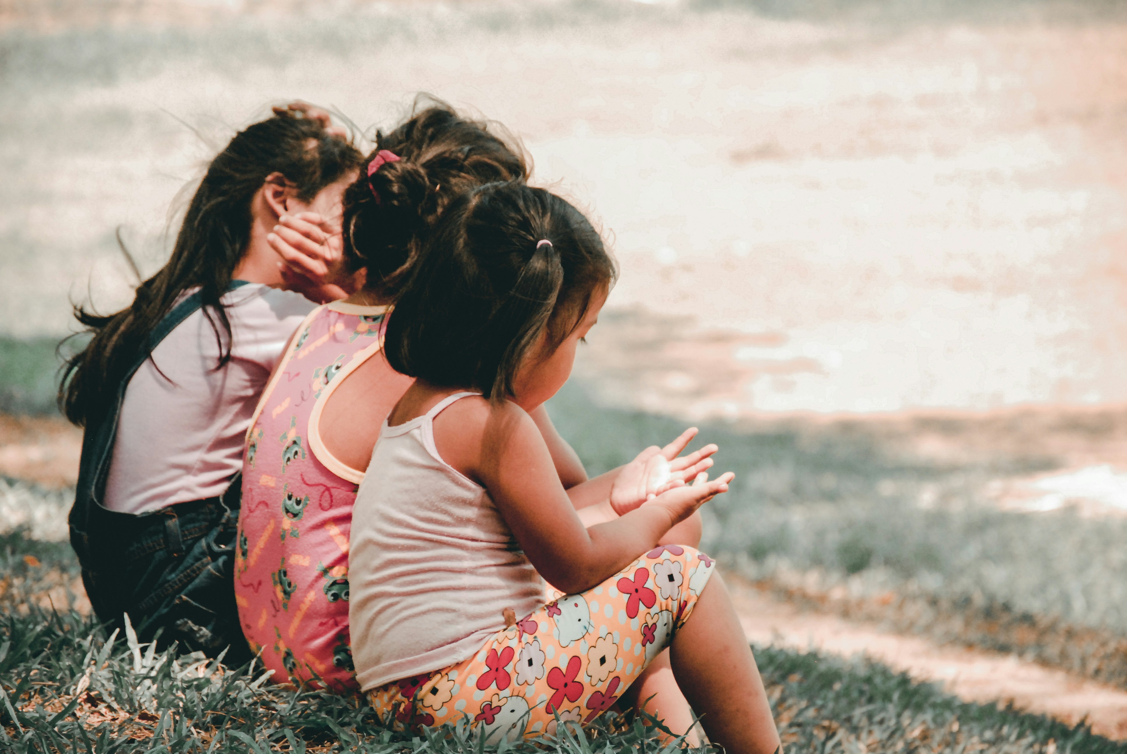 grils playing